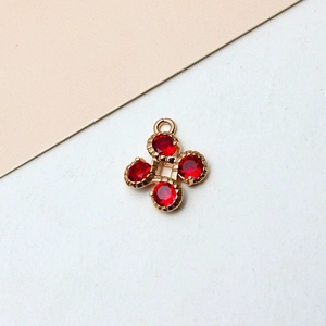 Détail de pendentif fleur en zircon rouge doré pour la création de bijoux DIY