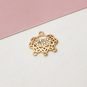 Goldener Ruyi-Schloss-Anhänger mit Zirkonia-Steinen und vier Ösen für DIY-Schmuck