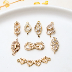 Pendentifs en Cuivre Plaqué Or Avec Strass Micro-Pavé pour Création de Bijoux DIY Breloques Géométriques en Forme de Cœur et Infini pour Colliers Boucles d'Oreilles Accessoires d'Artisanat