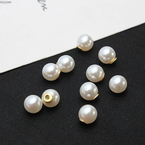 Perles rondes blanches polies avec base en métal doré pour la création de bijoux DIY