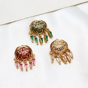 Pendentifs traditionnels chinois en or plaqué avec caractère Fú et zircons colorés