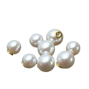 Fermoirs de boucles d'oreilles en perles blanches brillantes avec base en métal doré