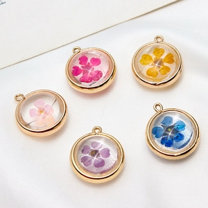 Pendentifs ronds plaqués or avec fleurs séchées pour création de bijoux DIY
