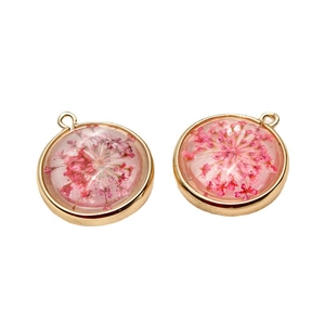 Pendentifs ronds dorés avec fleurs séchées roses en résine pour la bijouterie
