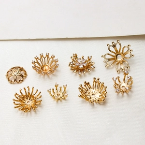 Collection de composants de bijoux fleurs dorées avec filigrane et oxydes de zirconium