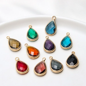 Set aus 10 facettierten Kristallanhängern in Tropfenform mit vergoldetem Rand für DIY-Schmuck