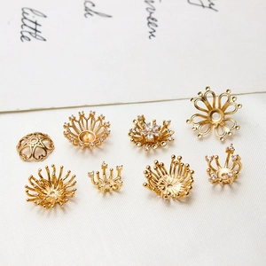 Détails de calottes de perles dorées en filigrane floral avec zircons pour bijoux DIY