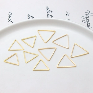 Pendentifs Simples en Cuivre Forme Triangle Géométrique Ajouré Plaqué Or 18K Platine Accessoires pour Création de Bijoux DIY