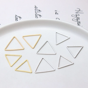 Pendentifs triangles creux minimalistes plaqués or 18k pour la création de bijoux DIY et boucles