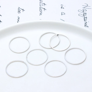 Set mit 7 minimalistischen silbernen polierten geometrischen Creolen für DIY Schmuck