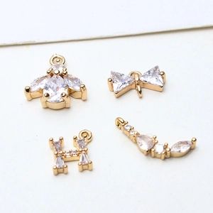 Goldenes DIY Schmuckanhänger-Set mit Bogen, Biene, H-Buchstabe, Mondform und Zirkonia