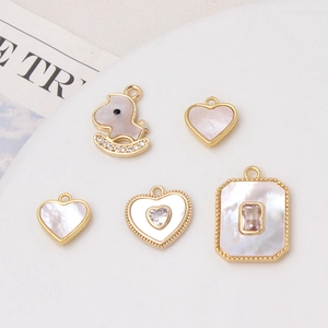 18K vergoldete Kupferanhänger mit natürlichem Perlmutt und Zirkon für DIY-Schmuck