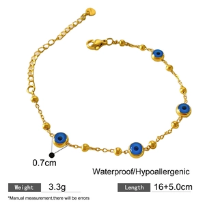 Bracelet œil maléfique doré avec perles bleues et fermoir mousqueton ajustable