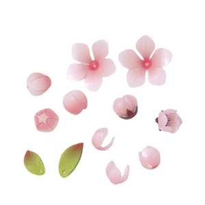 Petali di fiori di ciliegio rosa in resina e foglie verdi per accessori capelli DIY