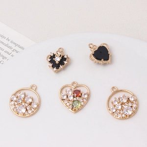 Exquisite zircon-inlaid heart and scallop pendants for DIY jewelry making on white tray