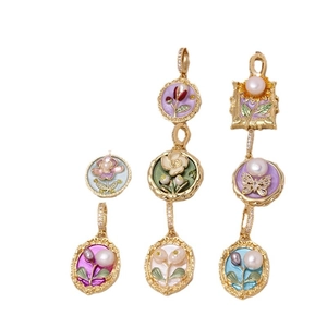 Monet-Stil Emaille Blumenanhänger mit Süßwasserperlen im Vintage-Ölgemälde-Design