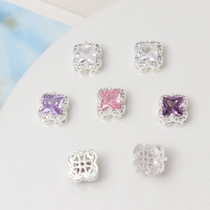 Perline quadrate a fiore in zircone per bracciali e collane fai da te in colori assortiti