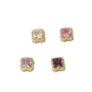 Quadratische Zirkonia-Abstandshalter in Weiß, Rosa und Lila mit vergoldeter Metallbasis