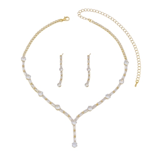Elegante gouden bruidssieradenset met ronde zirkonia ketting en lange hangende oorbellen