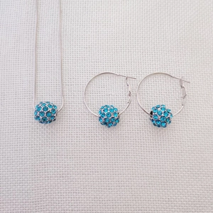 Set di gioielli con collana e orecchini a cerchio con sfere di cristallo blu