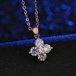 Elegant Rose Gold Plated Copper Four Leaf Clover Pendant Necklace With AAA Zircon Shimmering Clavicle Chain Women Jewelry