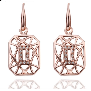 Elegante geometrische oorbellen in roségoud met fonkelende zirkonia kristallen