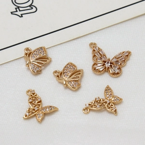 Pendentifs papillon dorés raffinés avec zircone pour la création de bijoux DIY