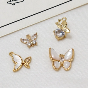 Pendentifs papillon dorés avec zircons et nacre pour la création de bijoux artisanaux