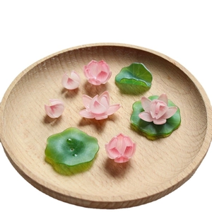 Fiori di loto 3D rosa e foglie di giglio verde per forcine e gioielli fatti a mano