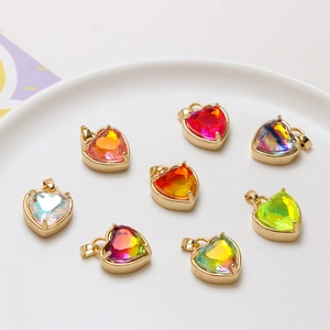 Set of 8 heart-shaped gradient crystal pendants with gold metal frames for DIY jewelry
