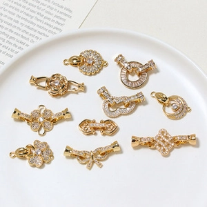 Λεπτομερής όψη κουμπωμάτων κοσμημάτων 14Κ με ζιργκόν σε διάφορα σχήματα