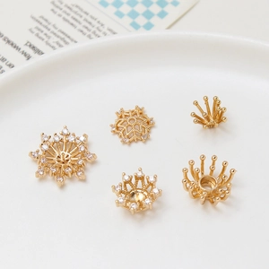 Separadores de flores y copos de nieve bañados en oro con circón para joyería DIY