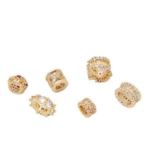 Set di sei ciondoli in rame dorato con zirconi per collane e bracciali fai-da-te