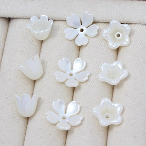Pack de 9 cuentas de flores de acrílico perlado blanco para joyería y accesorios DIY
