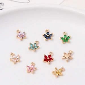 Bunte Zirkon-Fünfblatt-Blumenanhänger in Goldfassung für DIY-Schmuckherstellung