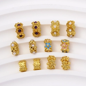 Cuentas de flores doradas con perlas y esmalte para crear pulseras personalizadas