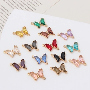 Pendentif papillon minimaliste avec cristaux colorés et zircons pour la création de bijoux