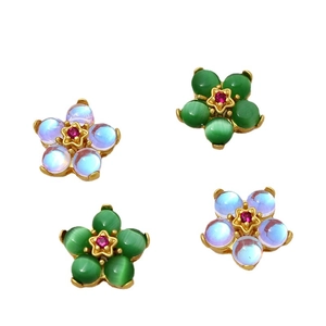 Fünfblättrige Blumenperlen in Grün und Blau mit vergoldetem Metall für DIY-Schmuck