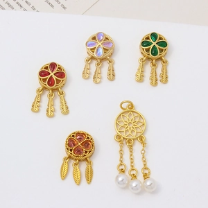 Dijes de Cobre Atrapasueños Flor DIY Joyería Para Pulsera Collar Hacer Vintage Chapado en Oro Cuentas Caladas Con Plumas Perlas Artificiales Diamantes Imitación