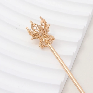 Detailed view of the intricate golden filigree crown on this antique style hair pin