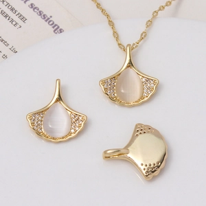 Goldener Ginkgoblatt-Anhänger mit Katzenaugen-Stein und Zirkonia für DIY-Halsketten