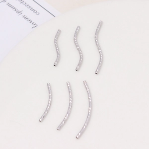 Silberne facettierte S-förmige gebogene Röhrenperlen für DIY-Schmuck mit Diamantschliff