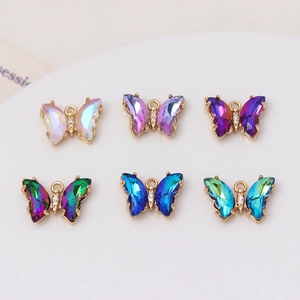Lot de six breloques papillons en cristal coloré avec base dorée pour bijoux DIY