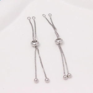 Dettaglio di catene box d'argento regolabili con perline a scorrimento per gioielli DIY