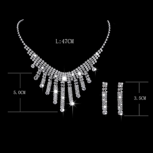 Conjunto de joyas de novia en plata con collar de flecos y pendientes largos de gota