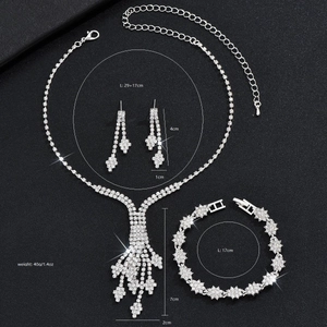 Schitterende zilveren strass sieradenset met franje ketting en druppel oorbellen
