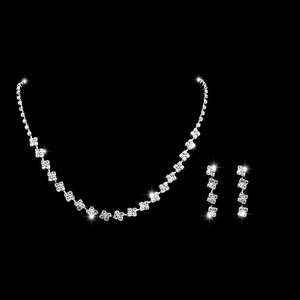 Parure de bijoux de mariée élégante plaquée argent avec collier et boucles en strass