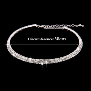 Elegante verzilverde choker met dubbele rij strassteentjes, omtrek van 38 cm