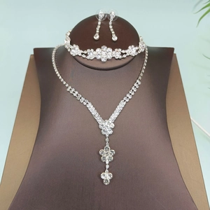 Elegante conjunto de joyas para novia con collar pendientes y diadema de cristal plateado