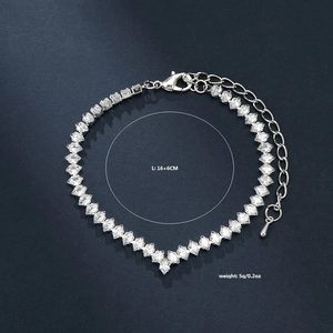 Détail du bracelet argenté avec zircons, fermoir mousqueton et marquage de taille 16+6CM